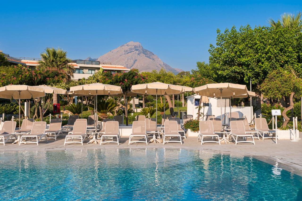 Grand Palladium Sicilia Resort & Spa Campofelice Di Roccella Bagian luar foto